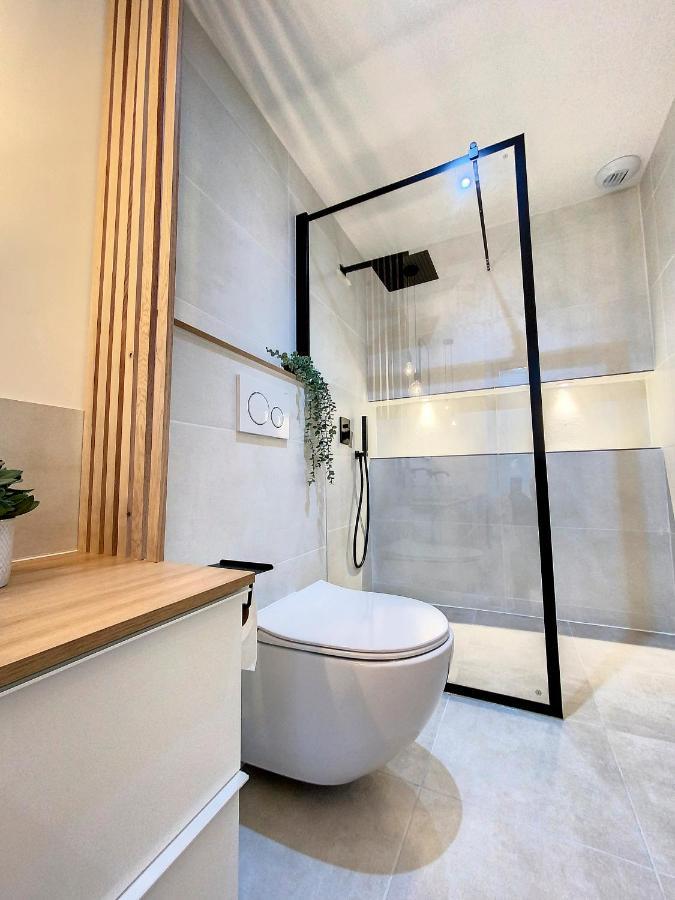 Appartchic - Appartement Standing - Plein Centre & Parking Prive Créon Exterior foto