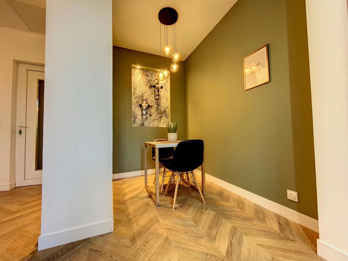 Appartchic - Appartement Standing - Plein Centre & Parking Prive Créon Exterior foto